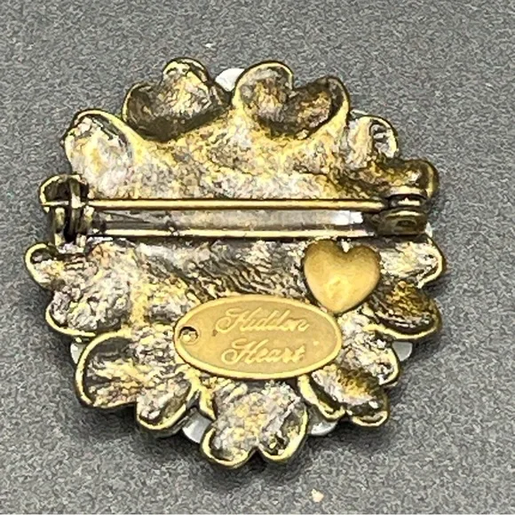Vintage “Hidden Heart” Gold Filigree Pearl & Crystal Brooch - Exquisite! ✨ - Picture 5 of 9
